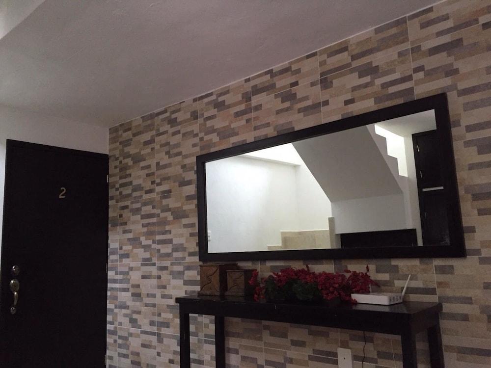 Whyz 4 You Private Rooms 푸에르토 모렐로스 외부 사진