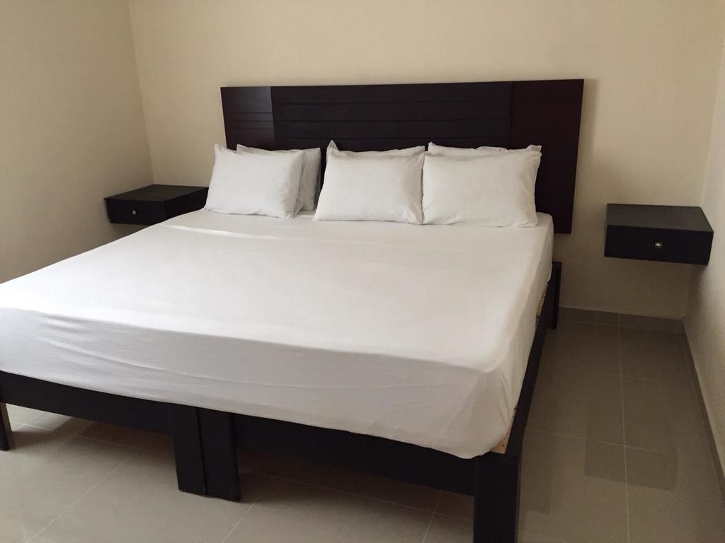 Whyz 4 You Private Rooms 푸에르토 모렐로스 외부 사진